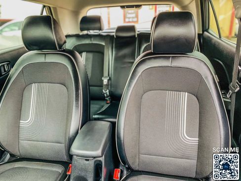 Used 2022 Hyundai Venue Limited w/ Cargo Package FWD image 25
