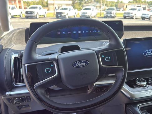 New 2025 Ford Expedition Max Platinum w/ Driver's Package image 7