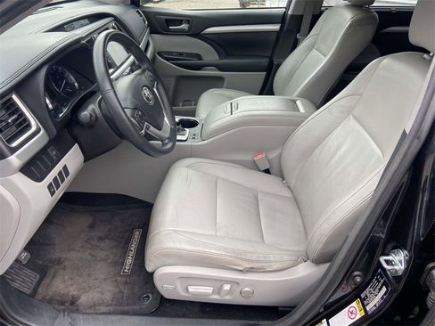Used 2015 Toyota Highlander XLE image 17