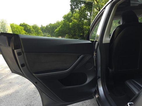Used 2025 Tesla Model Y Long Range RWD image 26