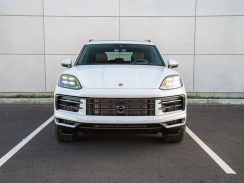 Certified 2026 Porsche Cayenne AWD/4WD image 6
