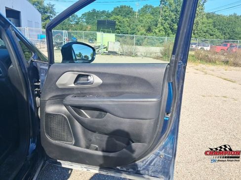 Used 2023 Chrysler Pacifica Limited w/ Uconnect Theater Family Group AWD/4WD image 22