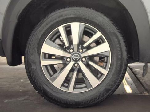 Used 2025 Nissan Pathfinder SL w/ Cargo Package image 11