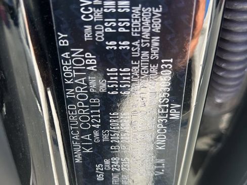 Used 2025 Kia Niro LX FWD image 3