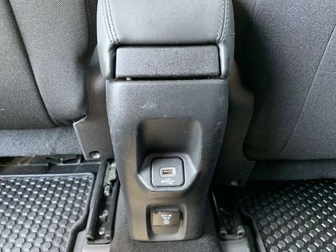 Used 2018 Jeep Renegade Altitude w/ Safety & Security Group AWD/4WD image 30