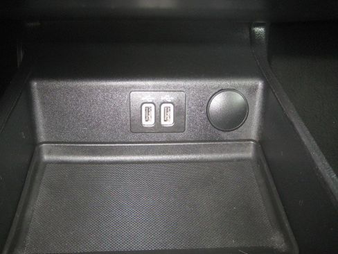 Used 2020 Ford Fusion SE FWD image 18
