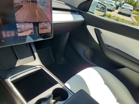 Used 2022 Tesla Model Y Performance image 29