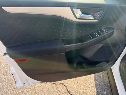 Used 2020 Ford Escape SE image 14