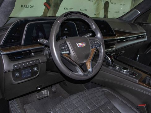 Used 2024 Cadillac Escalade Sport Platinum w/ LPO, ONYX Package image 6