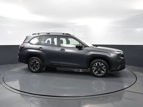 Used 2025 Subaru Forester AWD/4WD image 4
