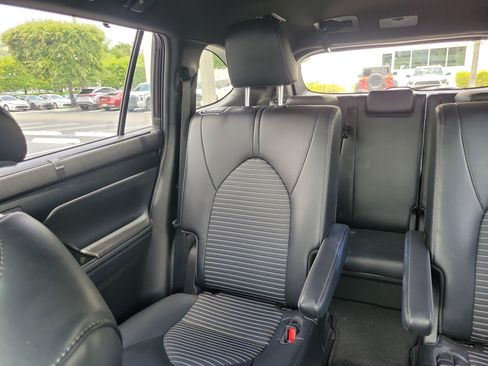 Used 2022 Toyota Highlander XSE FWD image 20