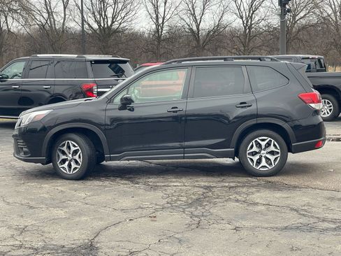 Used 2022 Subaru Forester Premium image 2