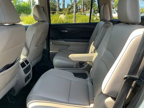 Certified 2019 Honda Pilot Touring image 25