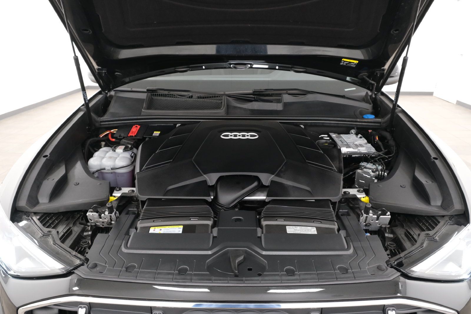 Used 2025 Audi Q8 Premium Plus AWD/4WD image 41