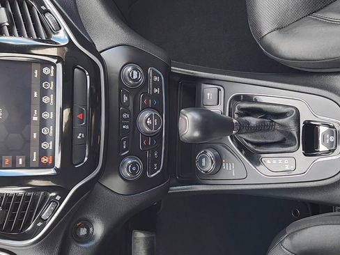 Used 2019 Jeep Cherokee Limited image 16