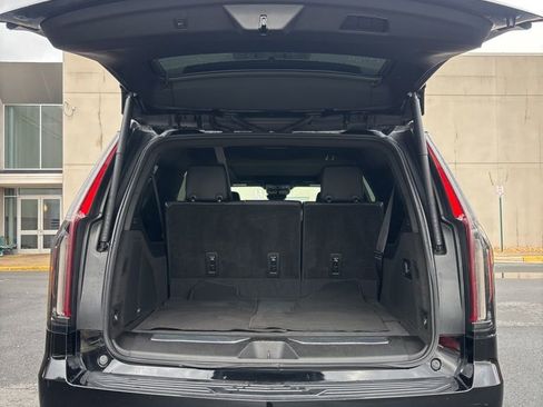 Used 2023 Cadillac Escalade ESV Premium Luxury image 10