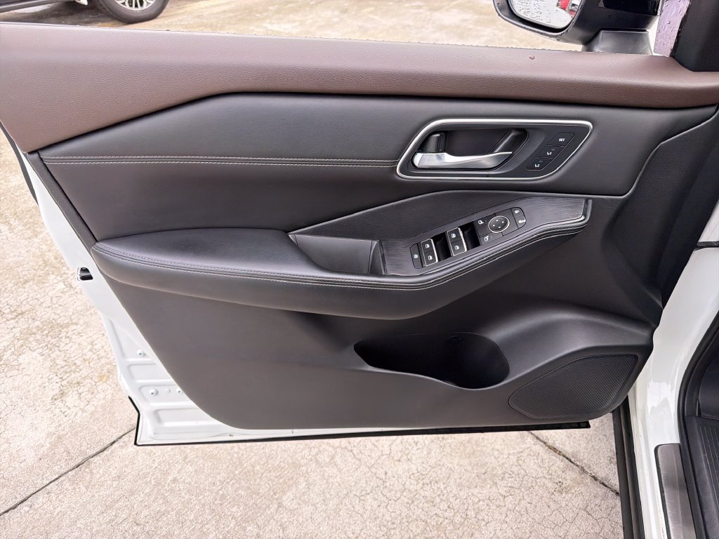 Used 2021 Nissan Rogue Platinum AWD/4WD image 18