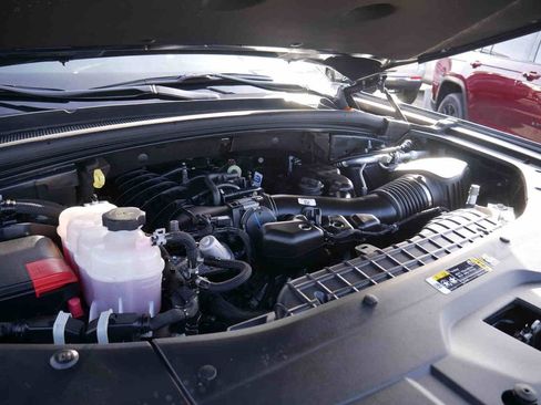 Used 2023 Jeep Grand Cherokee Limited w/ Black Appearance Package image 12