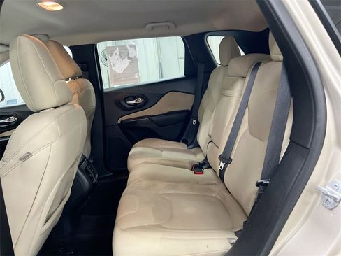 Used 2015 Jeep Cherokee Latitude w/ Cold Weather Group image 21