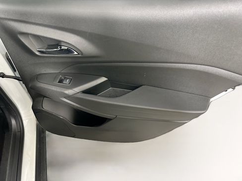 Used 2024 Chevrolet Trax LS image 28