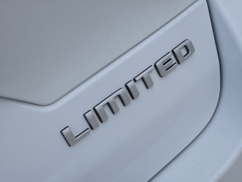 New 2025 Jeep Grand Cherokee Limited w/ Luxury Tech Group II image 9