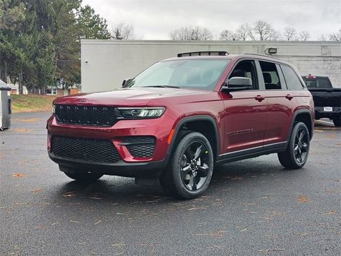 New 2025 Jeep Grand Cherokee Altitude w/ Trailer Tow Package image 10