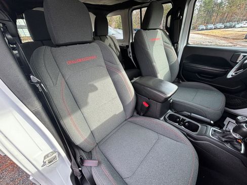 Used 2024 Jeep Wrangler Unlimited Rubicon image 16