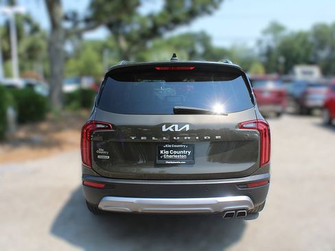 Certified 2022 Kia Telluride SX w/ SX Prestige Package AWD/4WD image 8