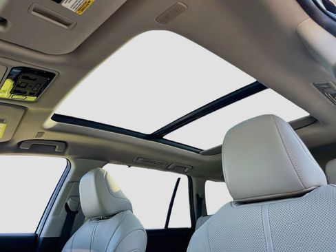 Used 2025 Toyota Grand Highlander FWD image 21