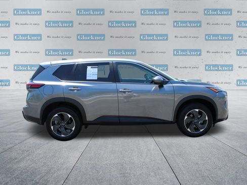 Used 2025 Nissan Rogue SV AWD/4WD image 4