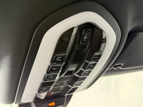 Used 2024 Porsche Macan image 27