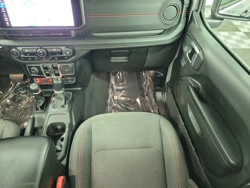 Used 2024 Jeep Wrangler Rubicon image 15