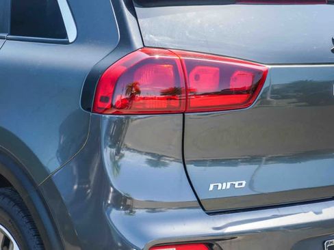 Certified 2022 Kia Niro EX FWD image 7