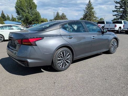 Used 2025 Nissan Altima 2.5 SV FWD image 3