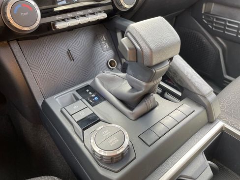 Used 2025 Toyota 4Runner SR5 image 40