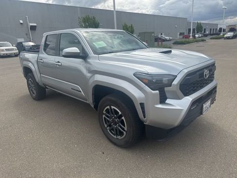Used 2025 Toyota Tacoma TRD Sport image 6
