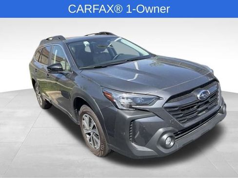 Used 2025 Subaru Outback Premium AWD/4WD image 1