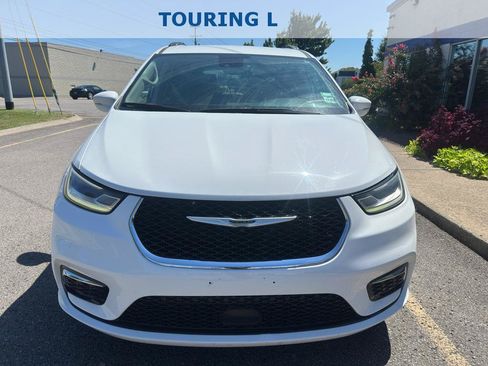 Used 2022 Chrysler Pacifica Touring-L FWD image 9