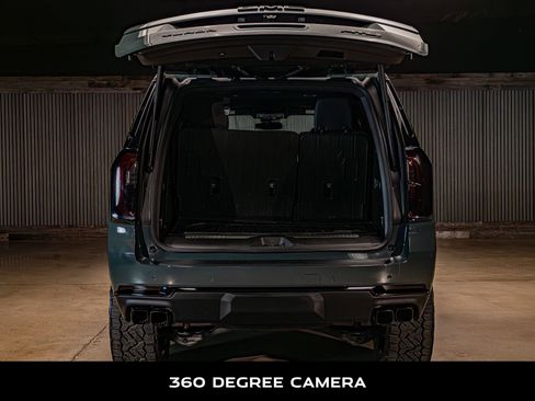 Used 2025 GMC Yukon AT4 w/ LPO, AT4 Appearance Package AWD/4WD image 9