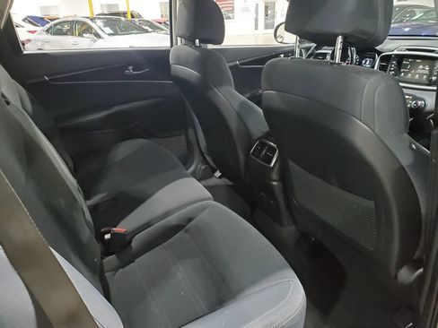 Used 2017 Kia Sorento LX w/ LX Convenience Package image 21