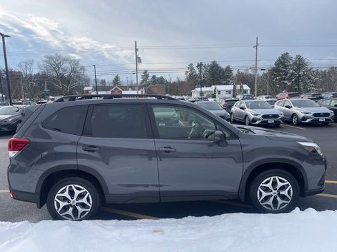 Used 2023 Subaru Forester Premium image 4