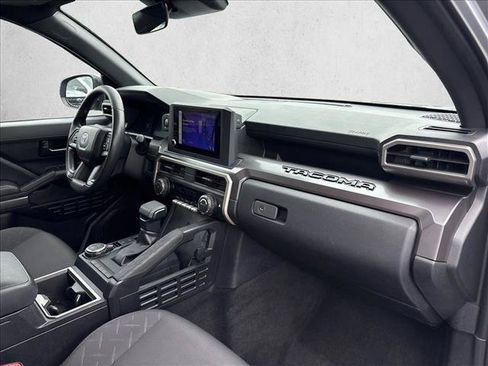 Certified 2025 Toyota Tacoma SR5 AWD/4WD image 25