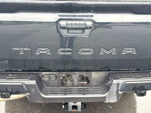 Used 2025 Toyota Tacoma TRD Off-Road w/ TRD Off Road Upgrade Package AWD/4WD image 17