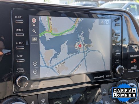 Used 2021 Toyota Highlander XLE AWD/4WD image 29