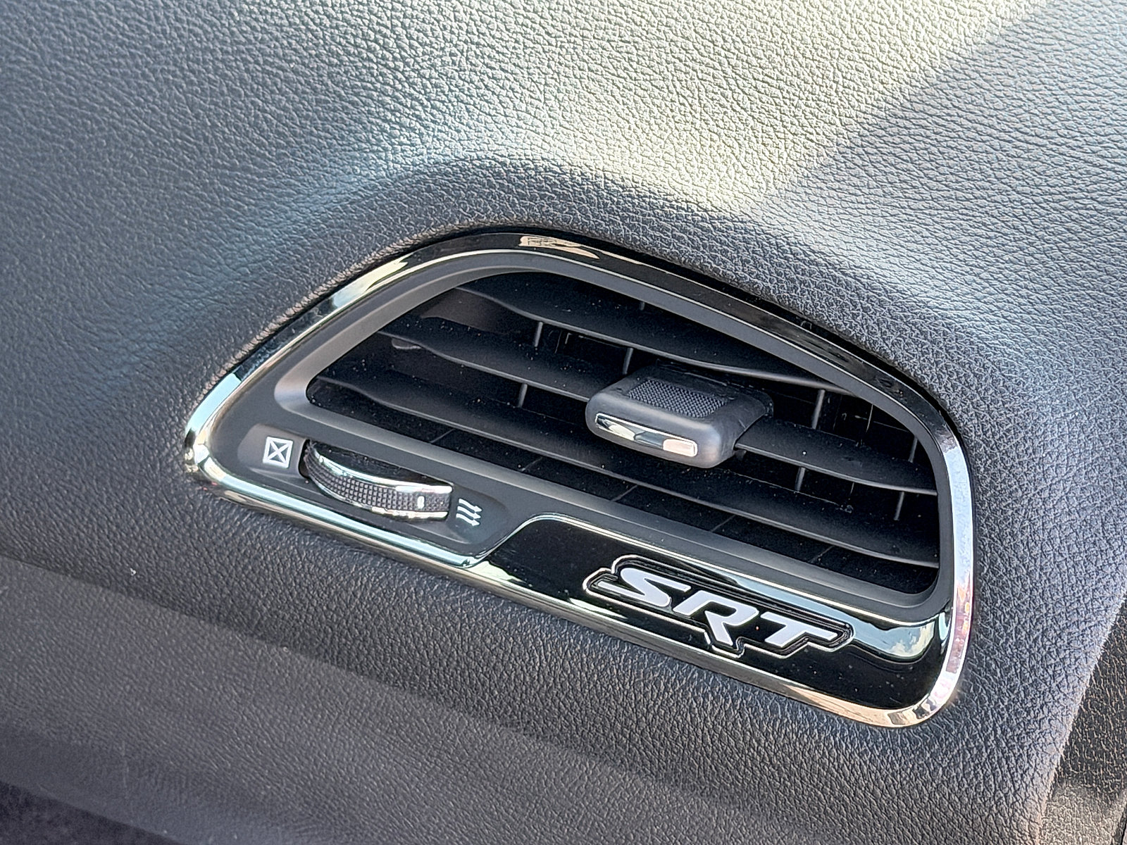 Used 2016 Dodge Challenger SRT Hellcat RWD image 13