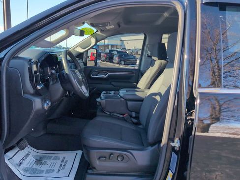 Used 2024 GMC Sierra 2500 SLE w/ SLE Value Package; image 19