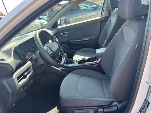 Used 2025 Kia K4 LXS image 25