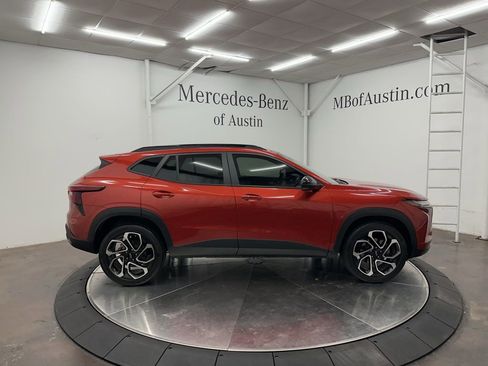 Used 2024 Chevrolet Trax RS w/ Sunroof Package image 8