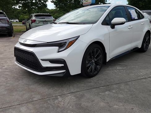 Used 2025 Toyota Corolla SE FWD image 2