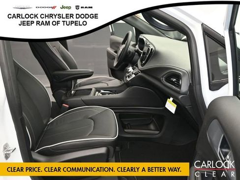 New 2026 Chrysler Pacifica Limited w/ Uconnect Theater Family Group image 44